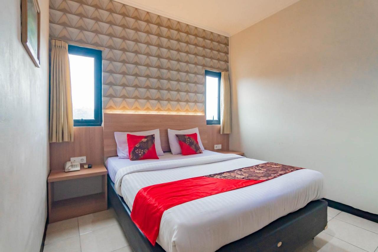 Cihampelas Hotel 2 Mitra Reddoorz Bandung Exterior foto