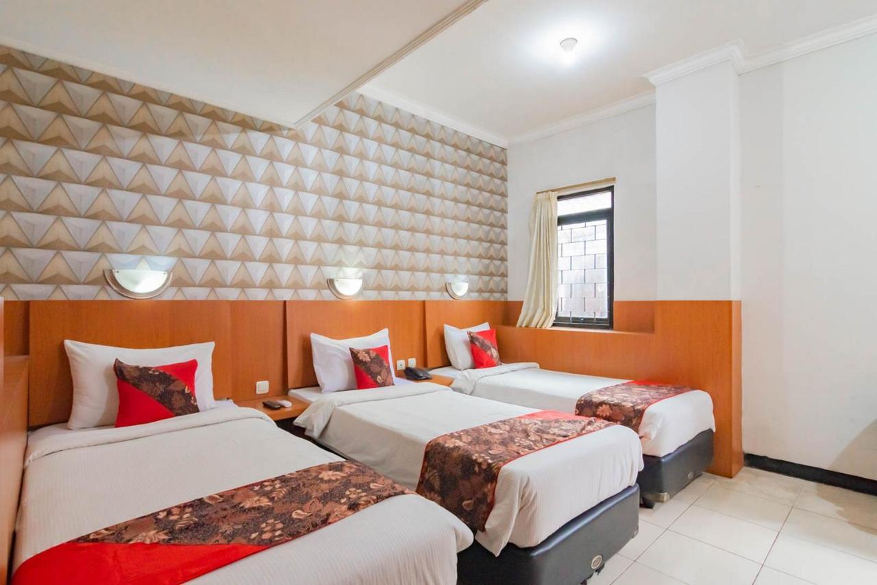 Cihampelas Hotel 2 Mitra Reddoorz Bandung Exterior foto