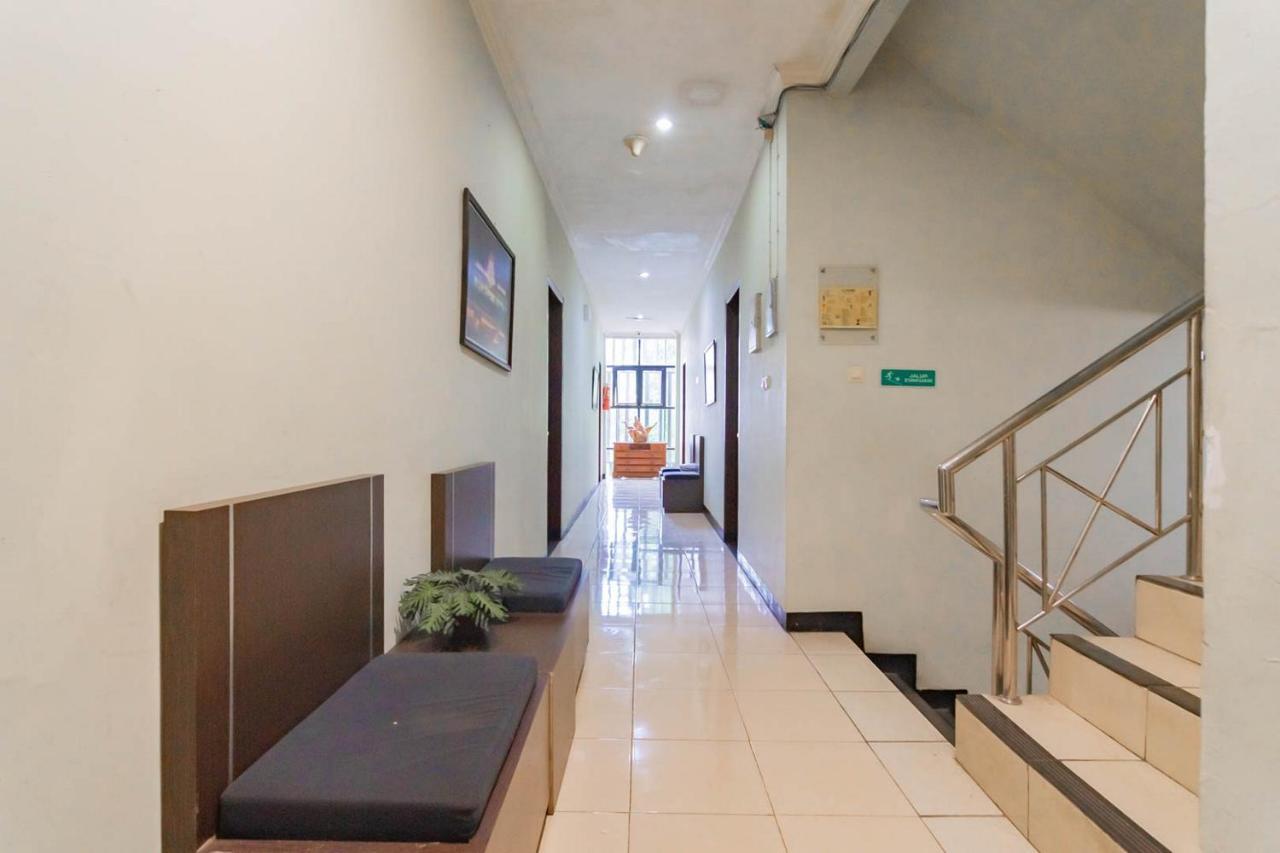 Cihampelas Hotel 2 Mitra Reddoorz Bandung Exterior foto